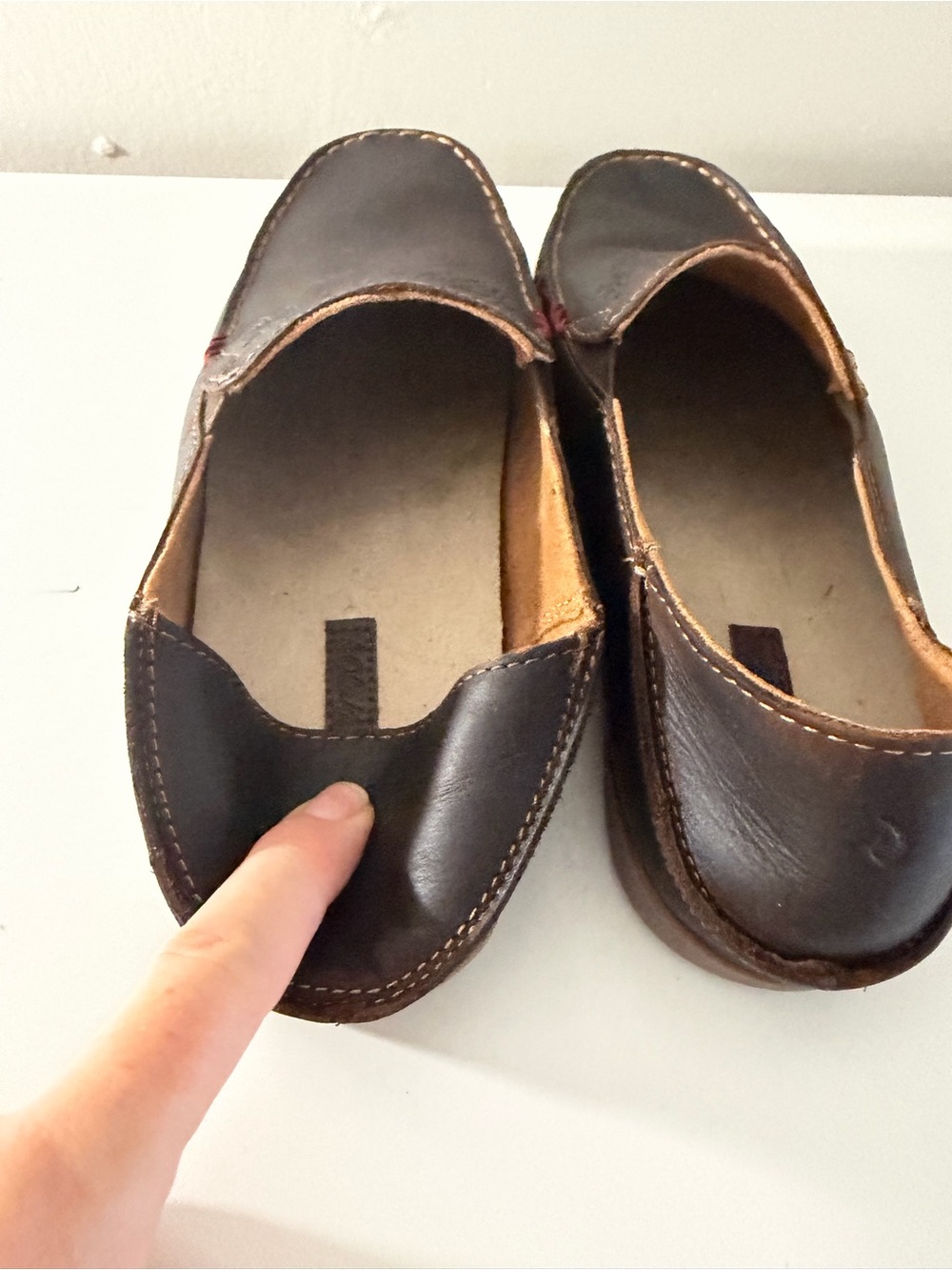 OluKai Nohea Nubuck dark brown leather loafer with floral etching women’s 9.5 - Picture 6 of 13